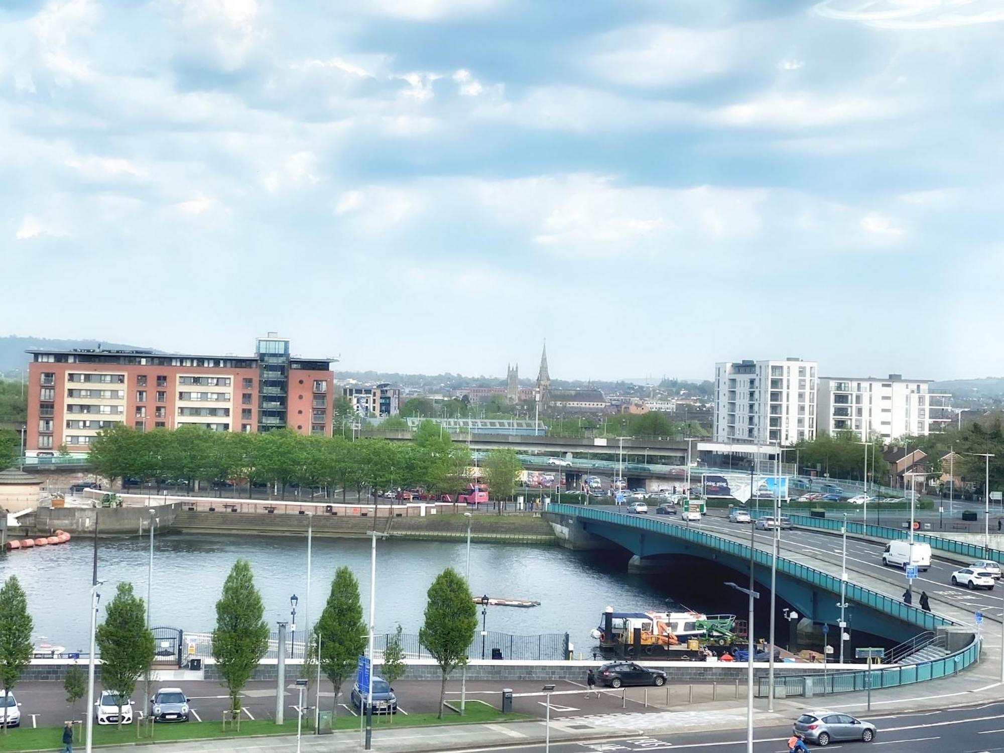 2 Bed City Centre Apt, Free Parking - Albert Clock, Customs House 贝尔法斯特 外观 照片